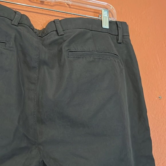 Old Navy Straight Ultimate Tech Built-In Flex Chino Pants - Picture 12 of 13
